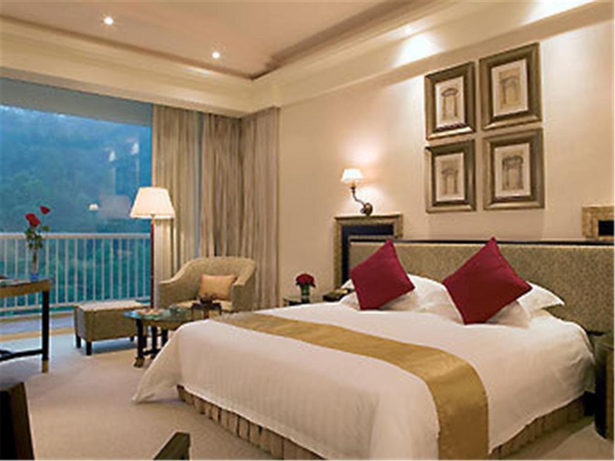 Sofitel Dongguan Royal Lagoon Room photo